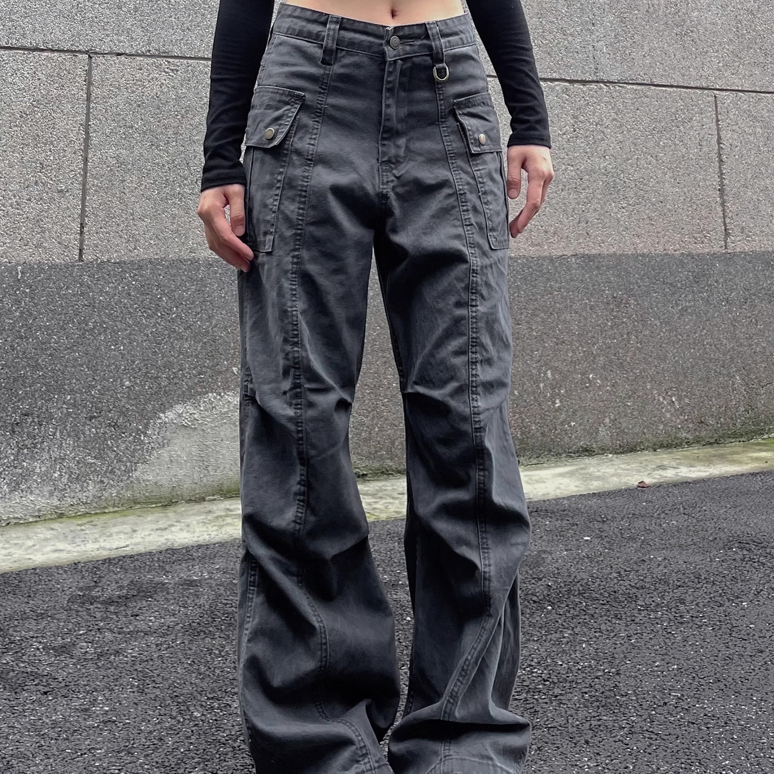 Celana jeans baggy pria gaya streetwear warna hitam  Celana denim cargo oversized wanita kekinian  Celana jeans longgar tampak depan dan belakang